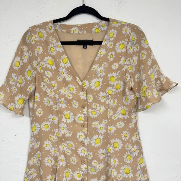 Lulus Tan Daisy Print Mini Summer Dress Mini Womens XS Casual Button Down Spring - Image 3