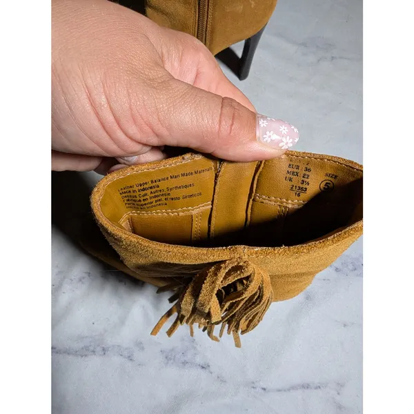 Vtg 1990s Predictions Brown Suede Fringe Trim Block Heel Square Toe Midi Boots 5 - Image 4