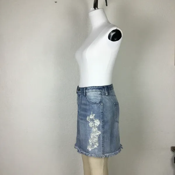 Buffalo Jeans Skirt Size 29 David Bitton Cotton Denim Embroidered Light Wash - Image 3