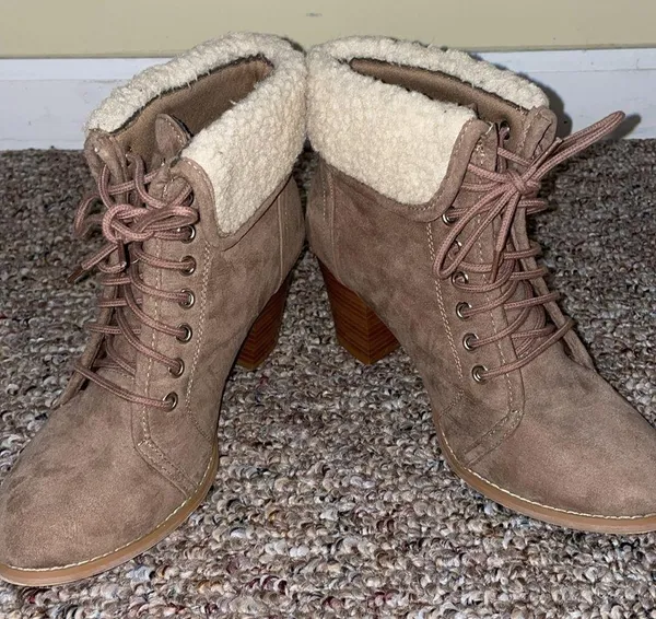 Womens Wet Seal Booties with Heel - Image 3