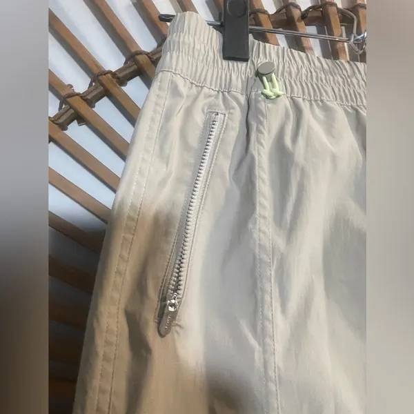 Athleta Women’s Beige Cascade Cargo Poplin Cinch Pants Gorpcore Outdoors Sporty - Image 6