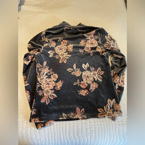Aeropostale Velvet Top - Image 4