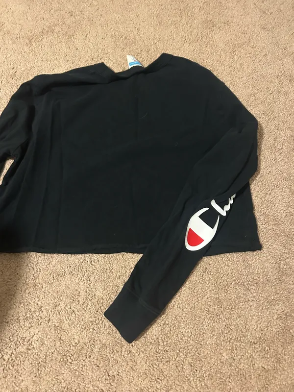 Champion Black Long-Sleeve Logo Crop Sweatshirt - Image 5