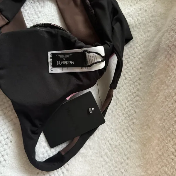 NWT new Hurley color block sports bra size medium - Image 3
