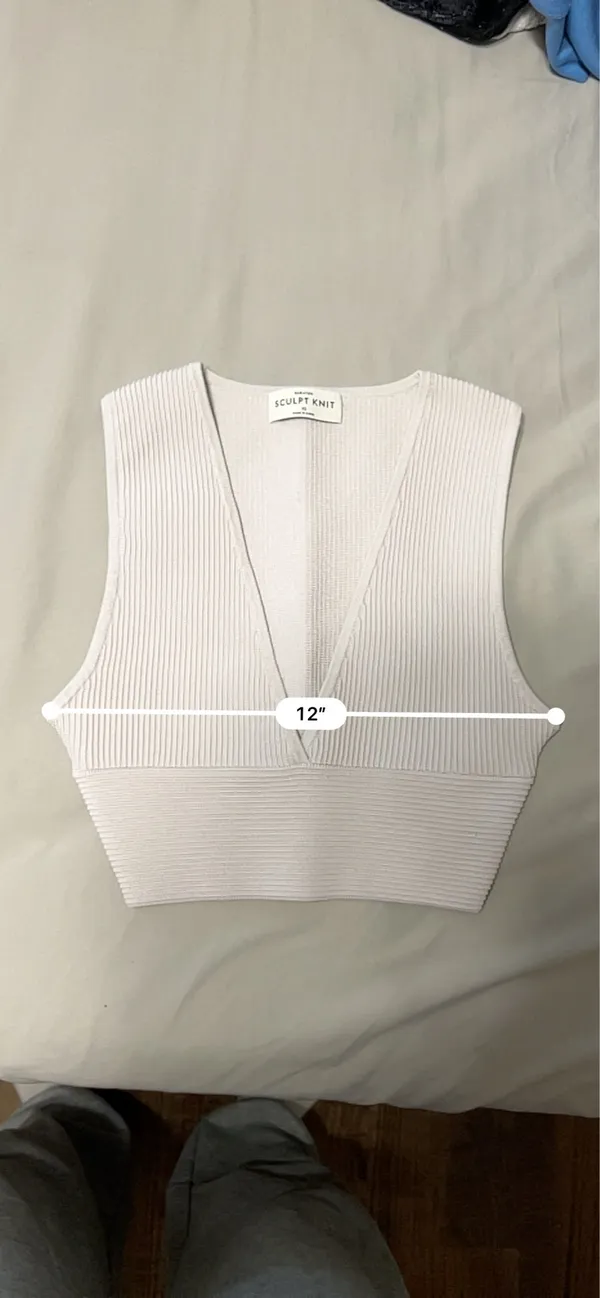 Aritzia Babaton Tank Sculpt Knit Crop - Image 4
