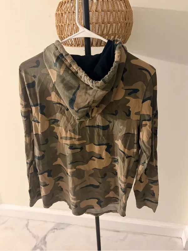 Hollister Men's Camo Pullover Hoodie in Green/Brown/Black - Image 6