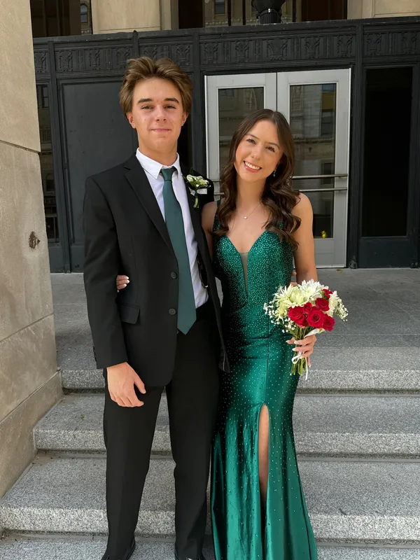 Stunning Pixie Emerald green formal prom gown Size 0 - Image 3