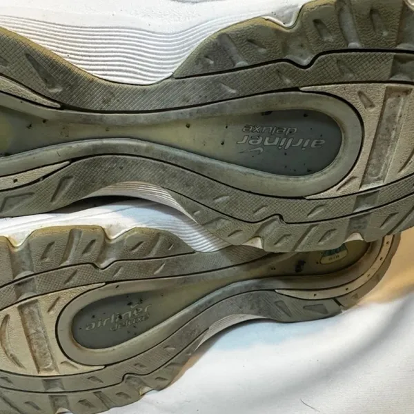 SH26. white and grey Nike Airliner - Image 6