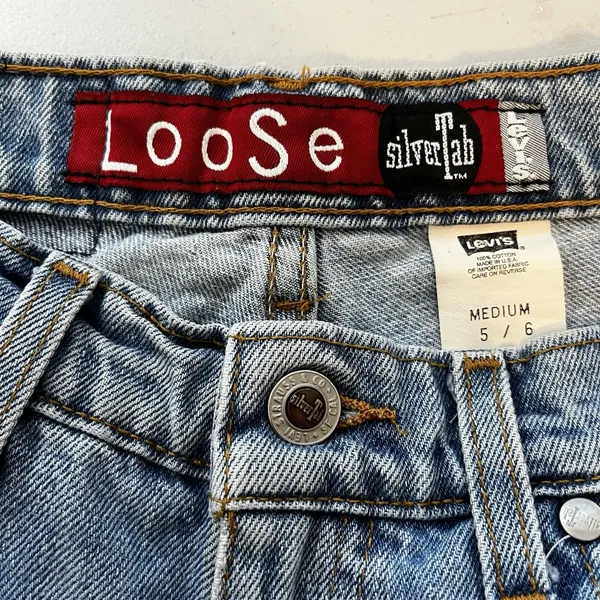 Levi's Vintage Y2K Levi SilverTab Jean Shorts Women 5/6 Blue Stone Wash‎ Loose F… - Image 3