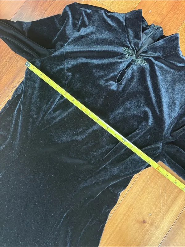 Vintage black velvet dress - Image 4