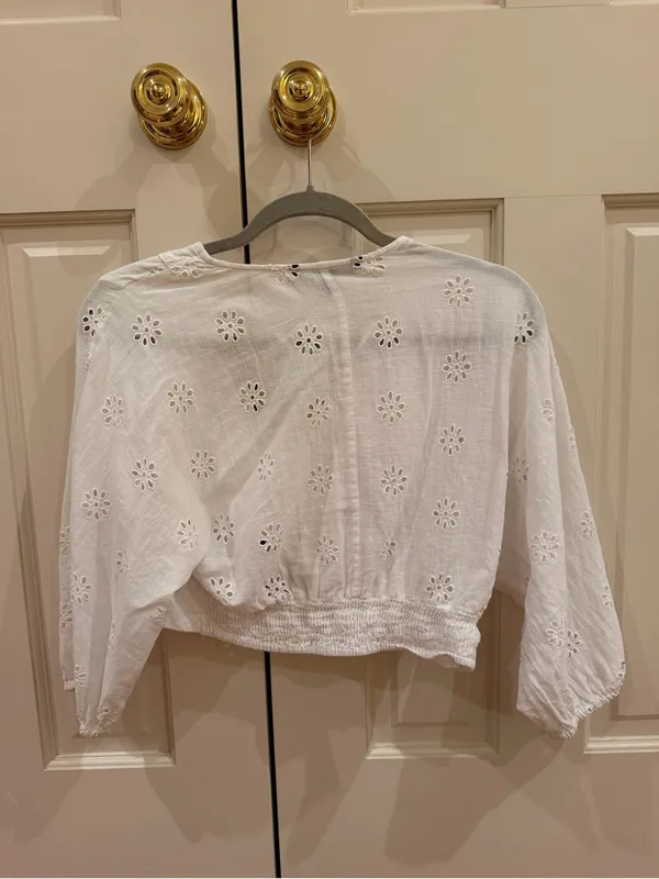 Vero Moda Cropped White Eyelet Top - Image 4