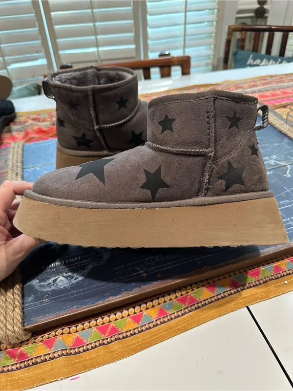 Steve Madden “Chels” Charcoal Star Suede Platform Boots – Size 8 - Image 8