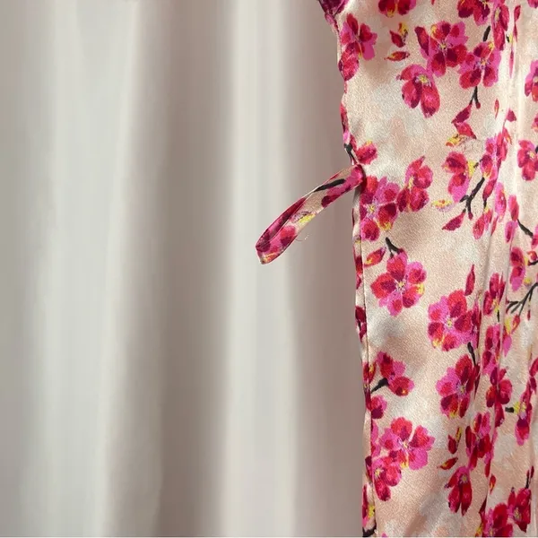 Victoria's Secret Medium Floral Satin Robe Feminine Flowy Pockets - Image 3