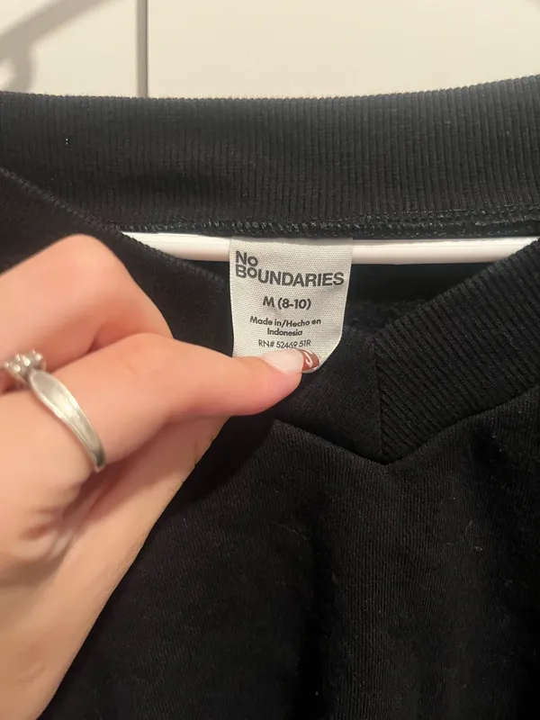 No Boundaries Off the shoulder crop - Image 2