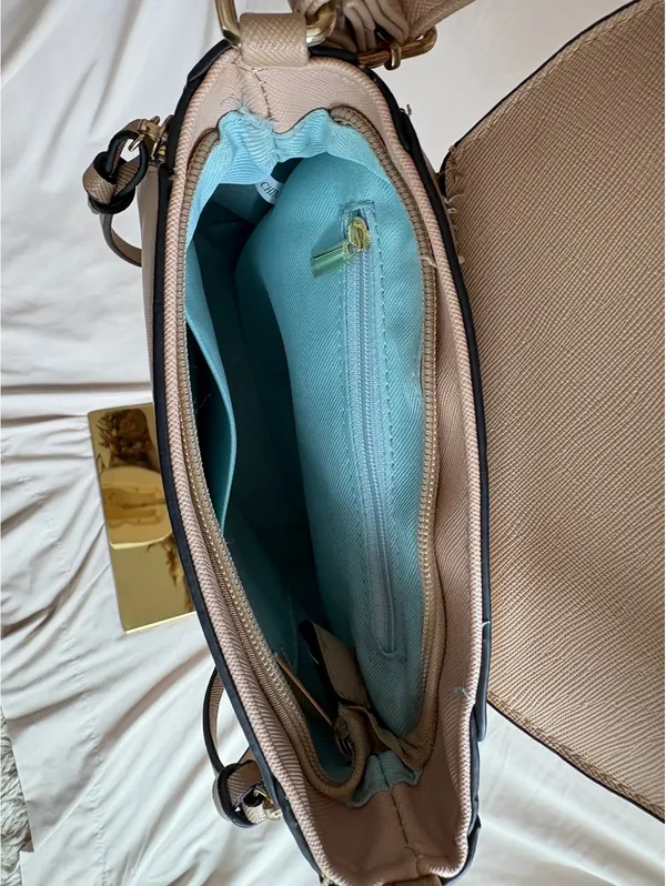 Michael Kors Beige Crossbody Bag with Gold Logo and Zip Pockets - Image 3
