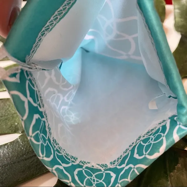 Kendra Scott Jewelry Dust Bag - Image 3
