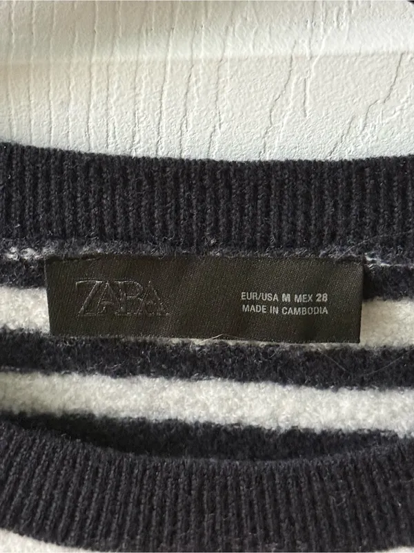 Zara 100% Wool Striped Short Sleeve Sweater in Navy and White - Image 4