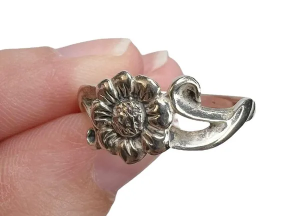 Sterling Silver DBD Stamped Sunflower Flower & Vine Ring - Image 5