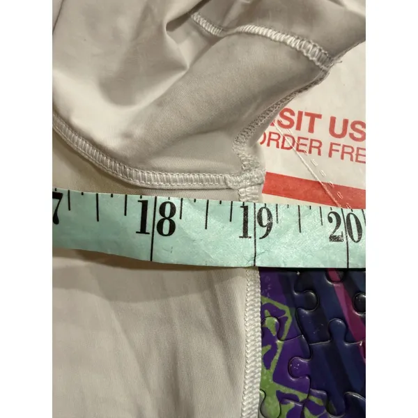 Lululemon Short Sleeve Mesh Back Athletic Top Light Gray Womens‎ Size 8 - Image 5
