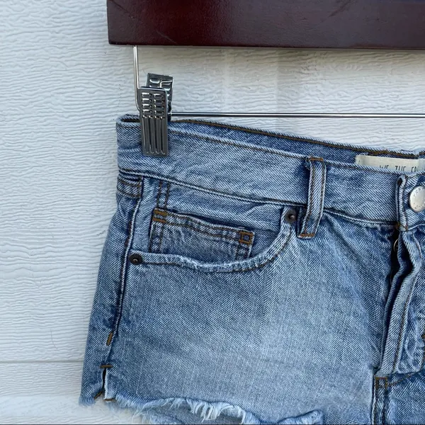 We The Free Women’s Shorts Blue Denim Button Fly Cut Off Distressed Size 26 - Image 4