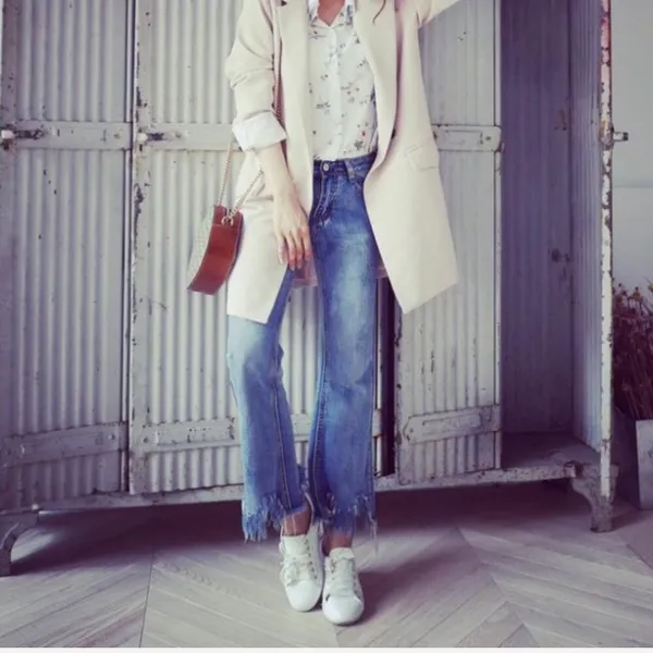Bell leg fringe edge cropped washed denim - Image 5