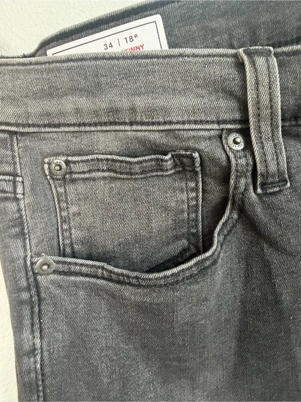GAP Women's Black Washed Skinny Jeans with Button-Fly - Image 5