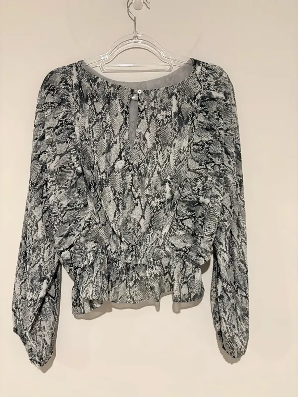 Altar'd State Top Snake Skin Print Sheer Lined Elastic‎ Waist grey medium - Image 2