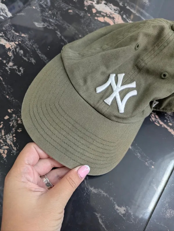 MLB New York Yankees '47 Brand Olive Clean Up Baseball Cap - Image 2