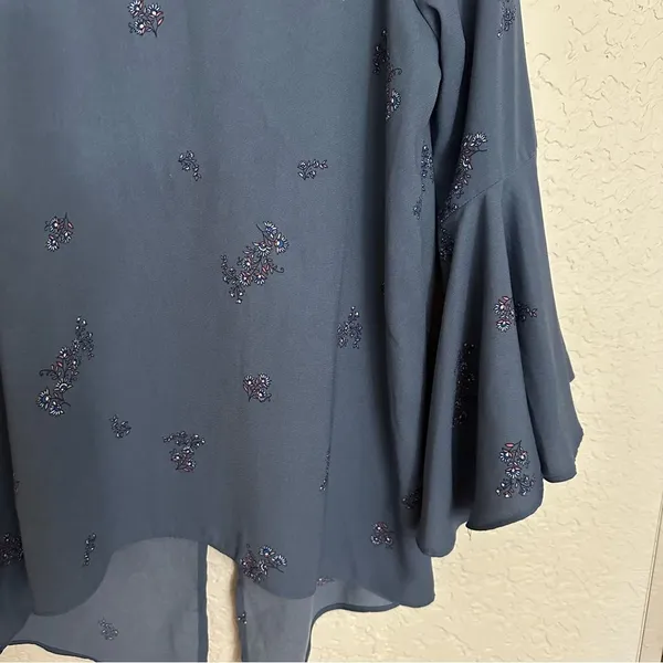 LC Lauren Conrad | Blue Floral High Low Bell Sleeve‎ Blouse Size Small - Image 8