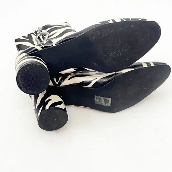 ASOS Designs Faux Leather Zebra Print Side Zip Chunky Heel Chelsea Boots Size 6 - Image 4