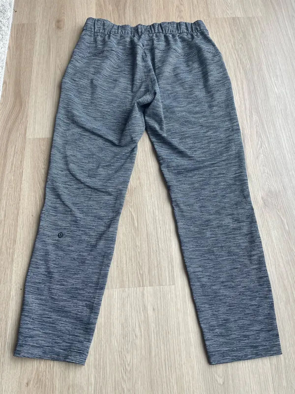 Lululemon On The Fly Pants 28" - Image 4