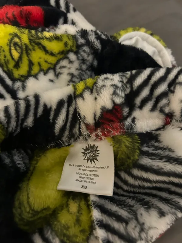 Grinch Pajama Shorts Size XS - Image 3