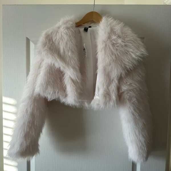 Ivory Faux Fur Cropped Jacket - Image 2