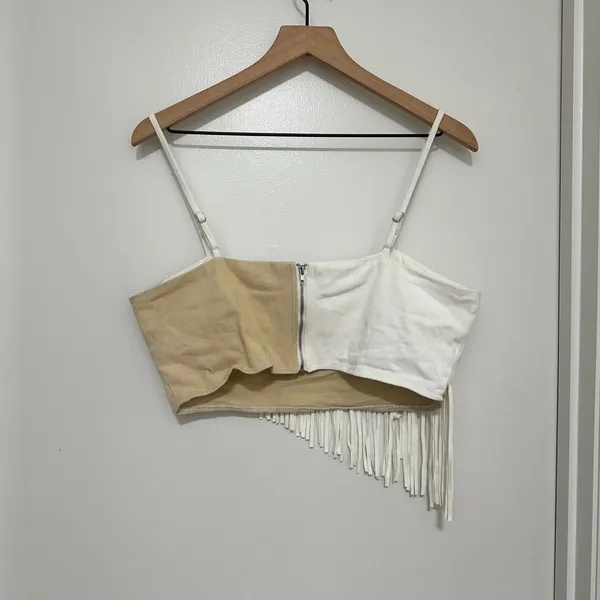 Le Lis Collection | Woman's Two Tone White Tan Ribbed Fringe Crop‎ Top, Size L - Image 6
