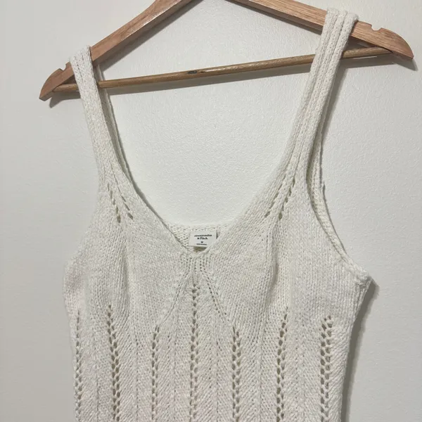 Abercrombie & Fitch Crochet V-neck Skimming Tank Top Size Medium White Beach - Image 4