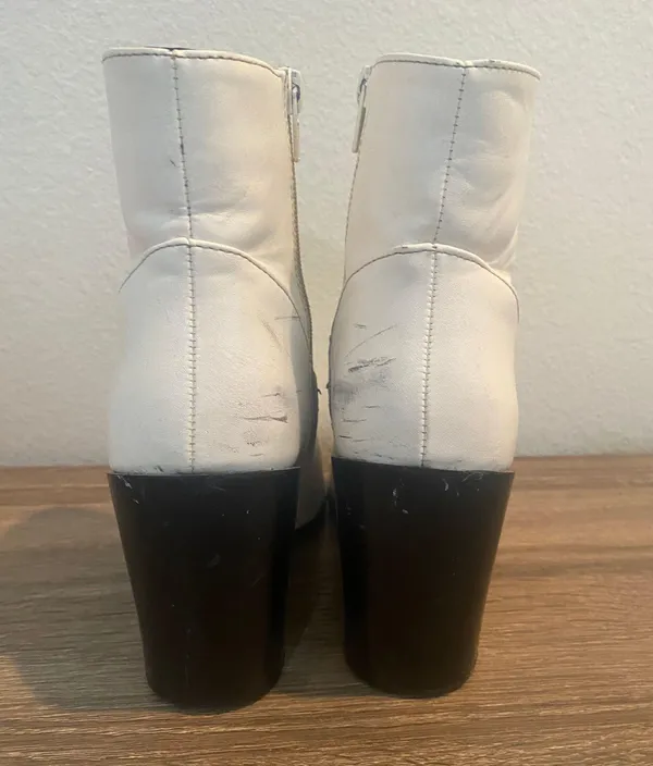 White Boots Size 7 - Image 5
