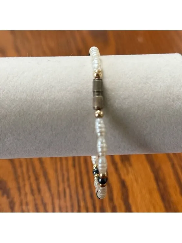 Vintage 1990s Pearl and Gold & Black Beaded Bracelet 7.5” - Image 5