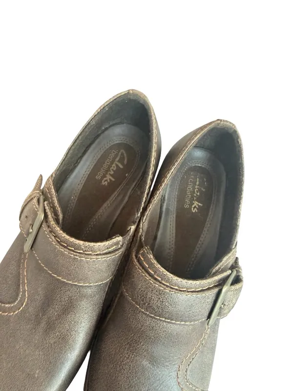 Clarks Bendables Freesia Clog Shoes Low Heel Buckle Leather Light Brown Size 8 - Image 4