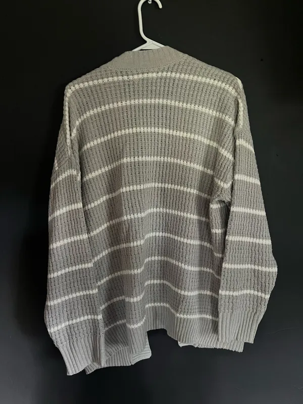 American Eagle Grey and White Striped Cardigan - Image 4