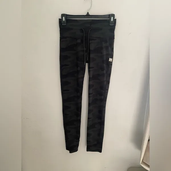 Vuori Dark green Camouflage Leggings size S - Image 3