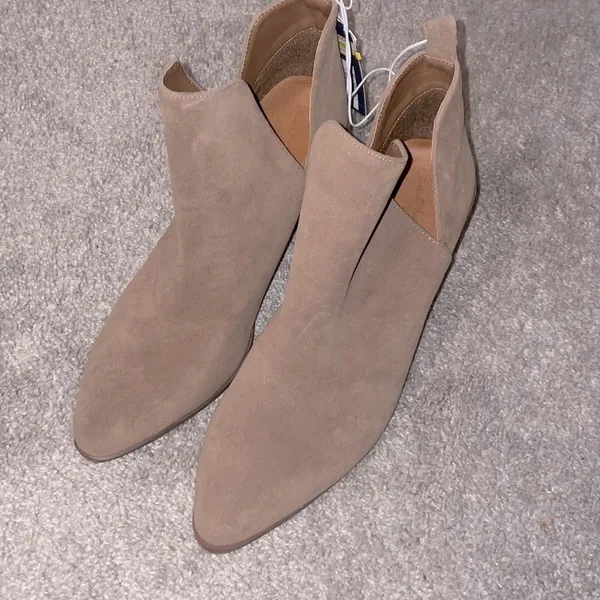 Universal thread tan booties faux suede pointed ties size 9.5 - Image 6