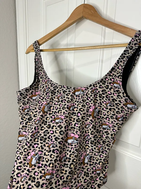 Buccees Tan Pink Cheetah Print Beaver Logo All Over One Piece Swimsuit XS Texas - Image 3