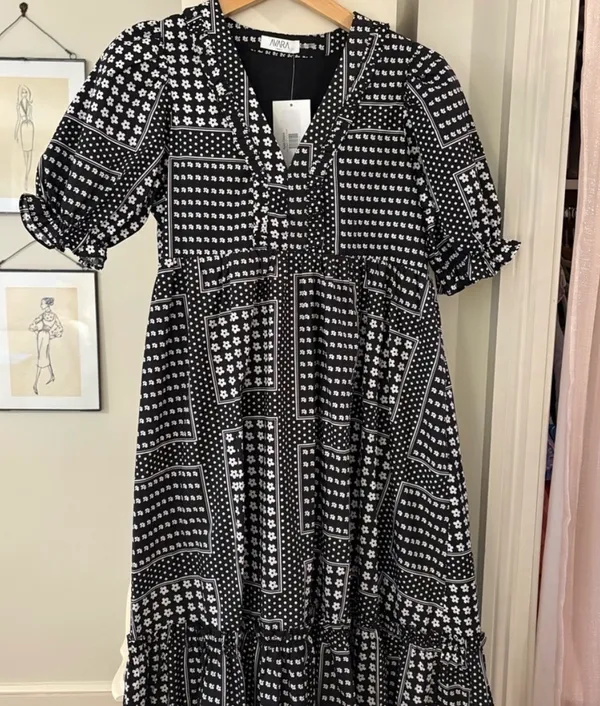 Avara Aylin Maxi Dress Black - Image 2