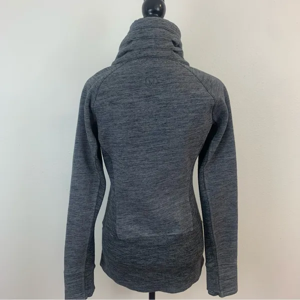 Lululemon Radiant Jacket Woman Sz 8‎ Heather Gray Sporty Workout Gym Athleisure - Image 3