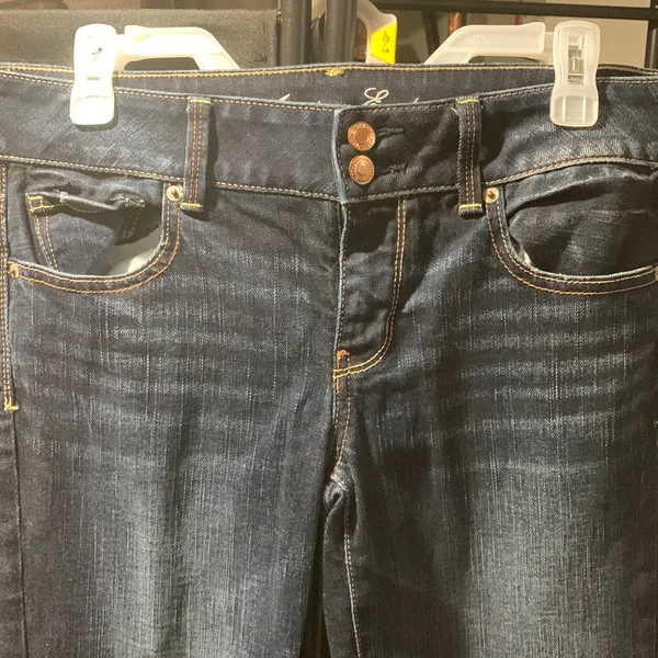 EUC American Eagle cropped jeans - Image 2