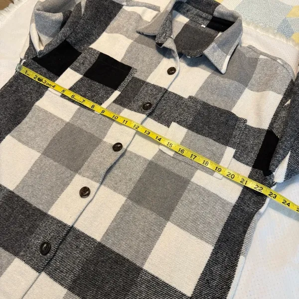 Plaid Button Down Shirt Shacket Size Large Pockets Oversized Heavyweight Black - Image 9