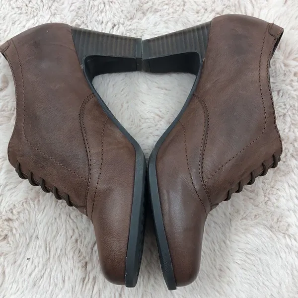 Michelle D brown upper leather elastic goring bootie Brown Size 9.5 - Image 3