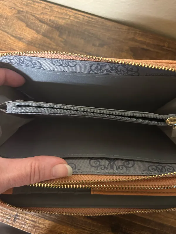 Enzo Angiolini zip around wallet - Image 6