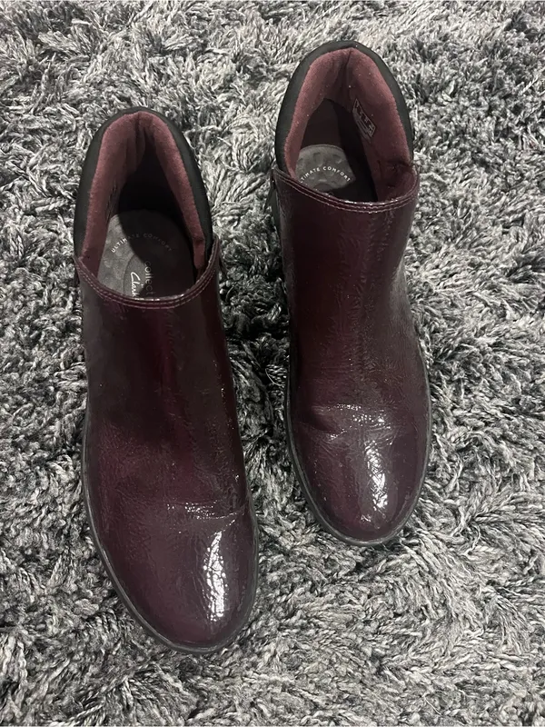 🌺Clarks Kayleigh Burgundy Faux Leather Bootie Size 9.5🌺 - Image 2