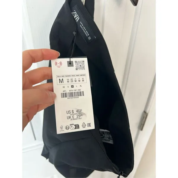 Zara Mini skort with a high waist Invisible back zip closure size M black - Image 5